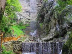 -燕子河大峡谷天坑仙境