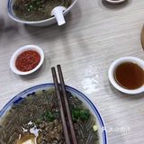 咬开一个小口吸干汁水，让米醋流入，那味道真是让人想念