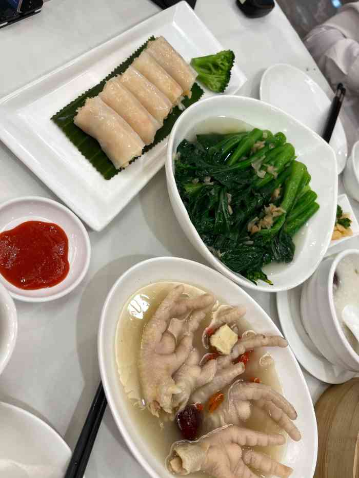 新海利海鲜城(夏湾店)-"新海利早茶点心总是让我感觉味道跟隔壁益健.