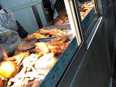 面包甜点陈列柜-燕风楼烤鸭店(建设总店)