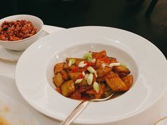 酸梅杏鲍菇闷茄子-宝丽轩中餐厅BAOLIXUAN