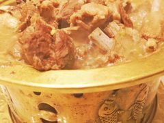 铜锅炖羊肉-乌兰湖畔草坪轻奢营地