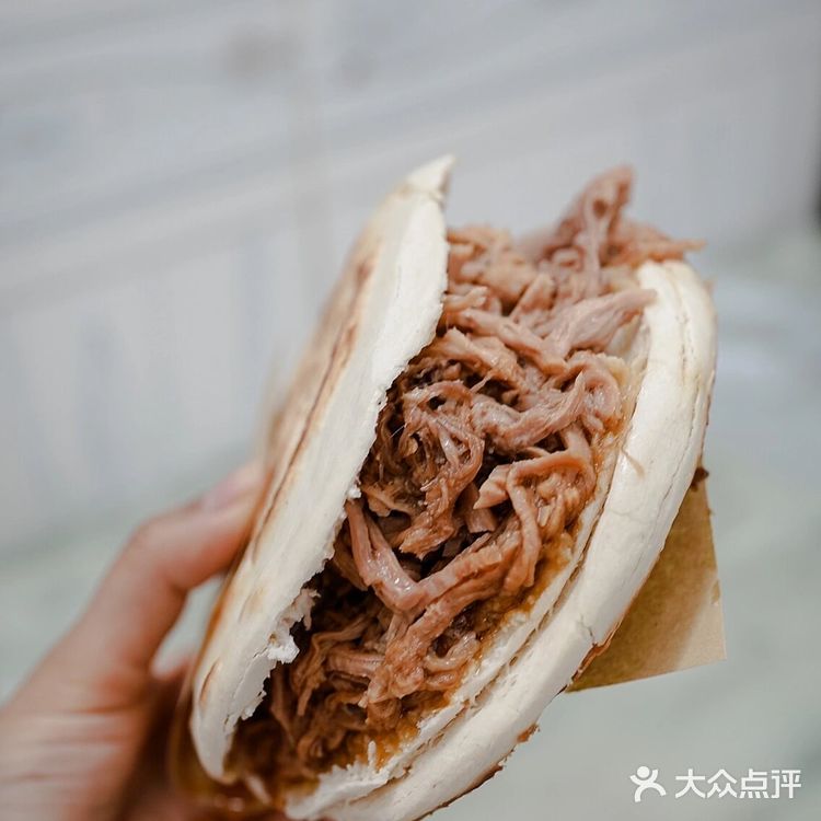 低评分小店也有好味道｜西安这家三十年肉夹馍老店被我找到了……