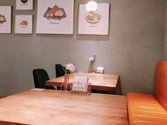 -POKEE VIA&Brunch·维娅(重庆来福士店)