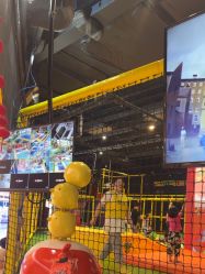 -蹦蹦跳跳(新奥购物中心店)