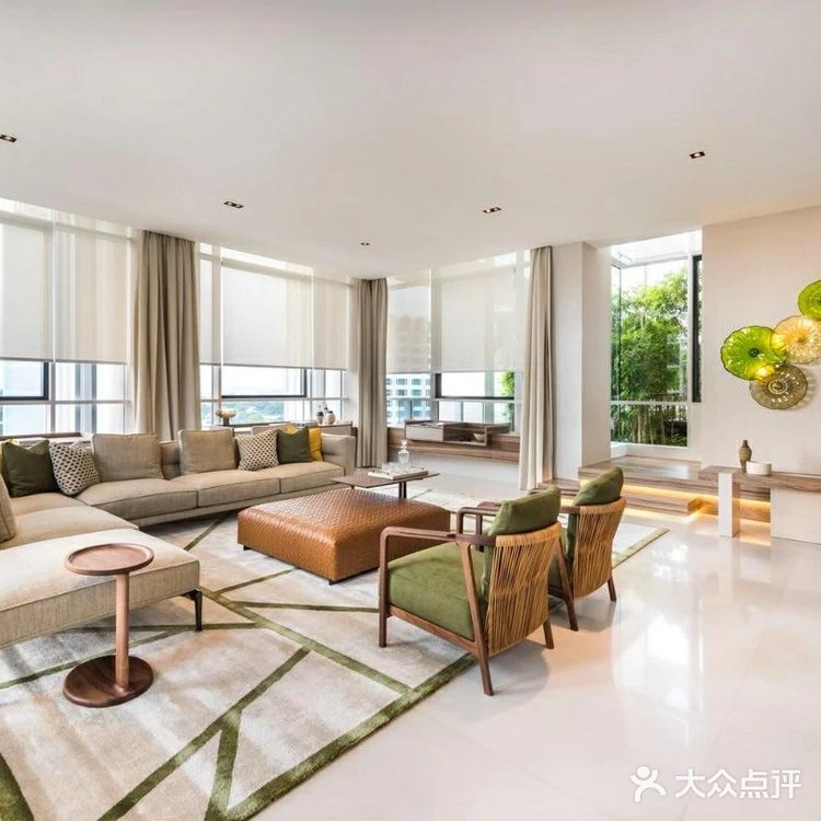 让·努维尔在新加坡设计的公寓楼，豪宅也有清新的画风  