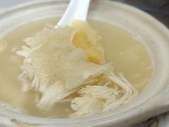 浓汤鸡煲花胶翅-添發碗仔翅美食