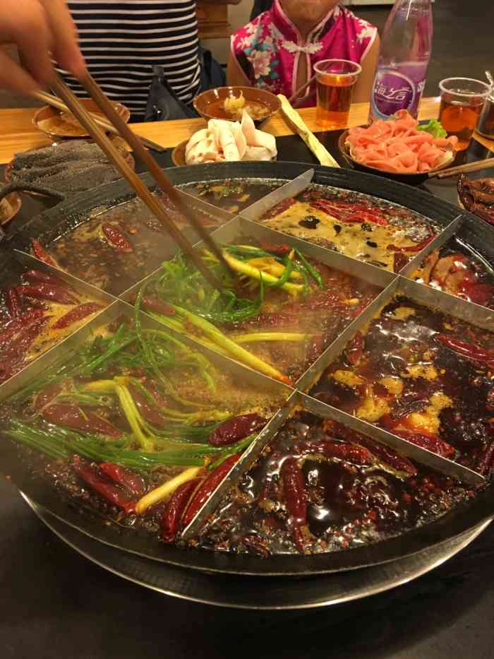 左邻右舍老火锅-"因为离家近,吃过几次,菜品比较新鲜,其实.