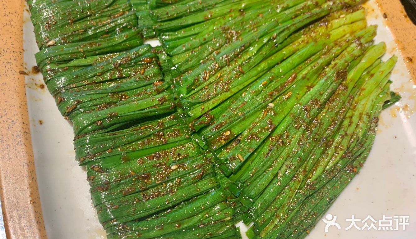 环境干净、整洁、卫生 每桌一个烤架,自动旋转炭烤