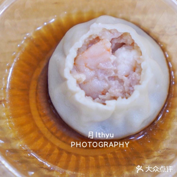 好吃蟹黄汤包咬一口会爆浆