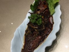 葱烤河鲫鱼-天宫南铂玫瑰园酒店