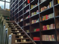 -钟书阁(松江泰晤士小镇店)