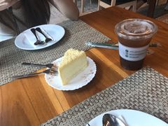 -Chom Cafe and Restaurant