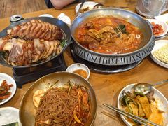 -喇喇排骨火锅·传统韩式脊骨汤(望京西园总店)
