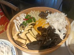 -尚尚仙·酸汤猪手·猪肚鸡火锅(华联万柳购物中心店)