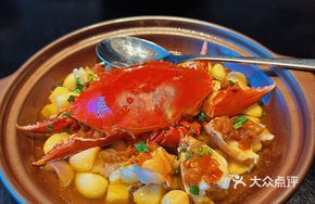 Stewed Live Long-Legged Crab in Clay Pot