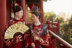 -雪中彩影婚纱摄影·微光艺术中心