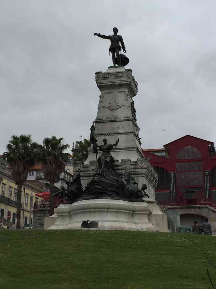 亨利王子广场-"出来证券交易所就是一个小广场,没有自由广.