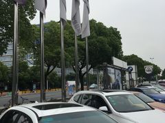-上海宝信宝马4S店