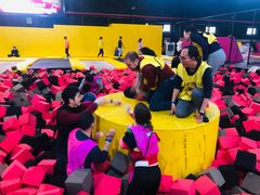 -嘿哟动霸CHUA·新潮玩运动娱乐中心·蹦床滑冰团建乐园