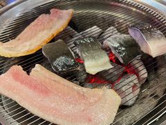 -围炉肉舍•炭烤活鳗•丹东海鲜烤肉(步行街店)