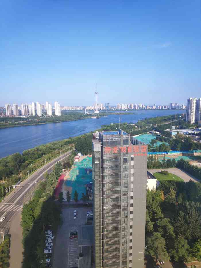 沂景假日酒店(沂蒙路店)-"酒店离家很近,朋友来住的,环境不用说了,.