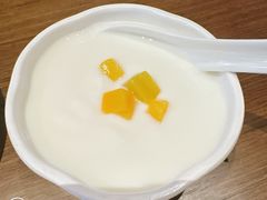 黄桃小丸子酸奶-大中华酒楼·主席武昌鱼·武汉美食地标(江汉路步行街店)