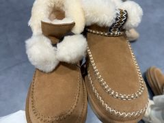 -UGG(燕莎奥特莱斯购物中心店)
