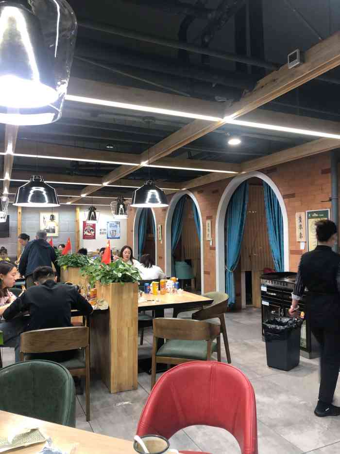 阿西娅·西北妈妈拿手菜(华联店)-"先说个题外话,兰州好像地下车库