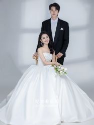-纪梵希旅拍婚纱摄影(大连总店)
