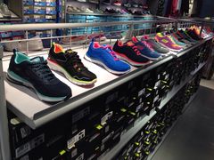 -SKECHERS 斯凯奇(上海国际时尚中心店)