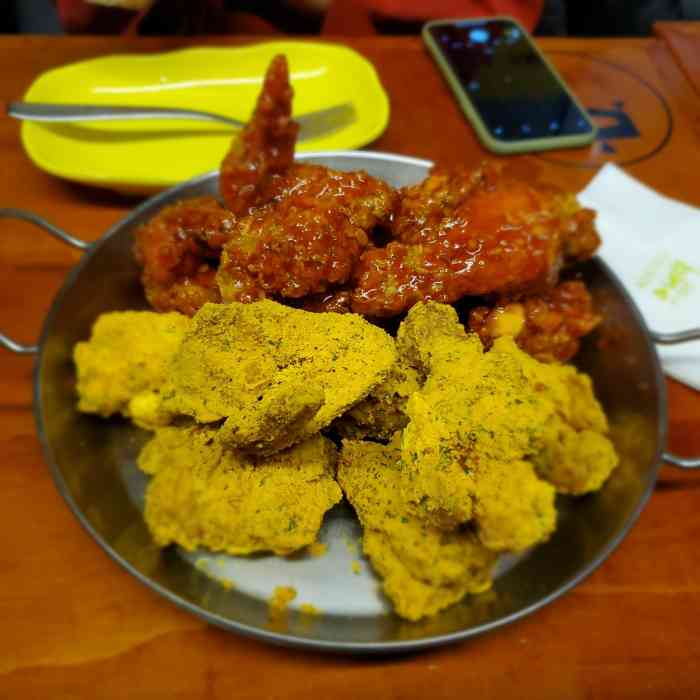 bhc炸鸡(狎鸥亭店)-"天天看韩国吃播每次看到炸鸡的时候都馋.