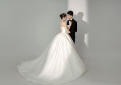 -喜爱高定婚纱摄影