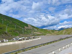 -比如骷髅墙景区