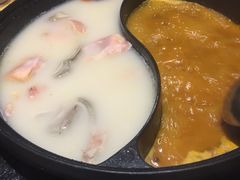 -洪氏嗨捞·广东猪肚鸡·椰子鸡火锅(西咸万象城店)