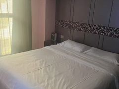 -粤塔x电竞酒店(深圳龙华大浪后浪新天地店)