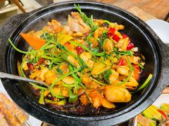 石锅牛蛙-金太阳海鲜烧烤·本地人餐厅(东纬路旗舰店)