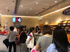 等位区-老佛爷饼店