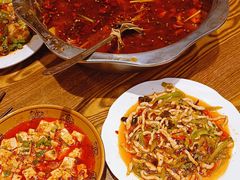 -乡土特色.冷锅鱼.牦牛肉汤锅