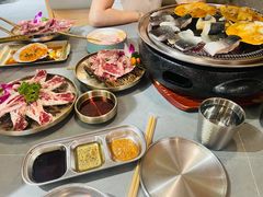 -围炉肉舍•炭烤活鳗•丹东海鲜烤肉(步行街店)