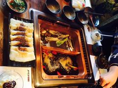 -老牌坊云南鱼豆花火锅(爱建店)