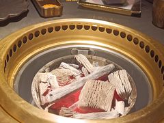 -铭牛烧肉·和牛海鲜自助(高新月牙湖店)