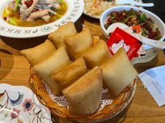 包尔萨克配雪莲辣椒炒肉-胖老汉椒麻鸡清真新疆菜(西御街店)