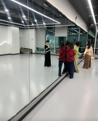 -单色舞蹈