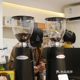 景田三巨头旁边开了家咖啡店，来认了个新字: 罧！