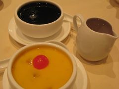 芒果布丁(前)＋龟苓膏(后)-镛记酒家