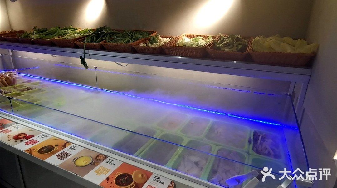 店不大，但味道是真绝！也可以自己调料碗