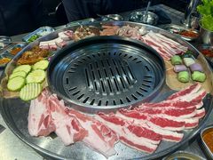 -哈哈碳都·牛肋条无限自助烤肉(台江万达店)
