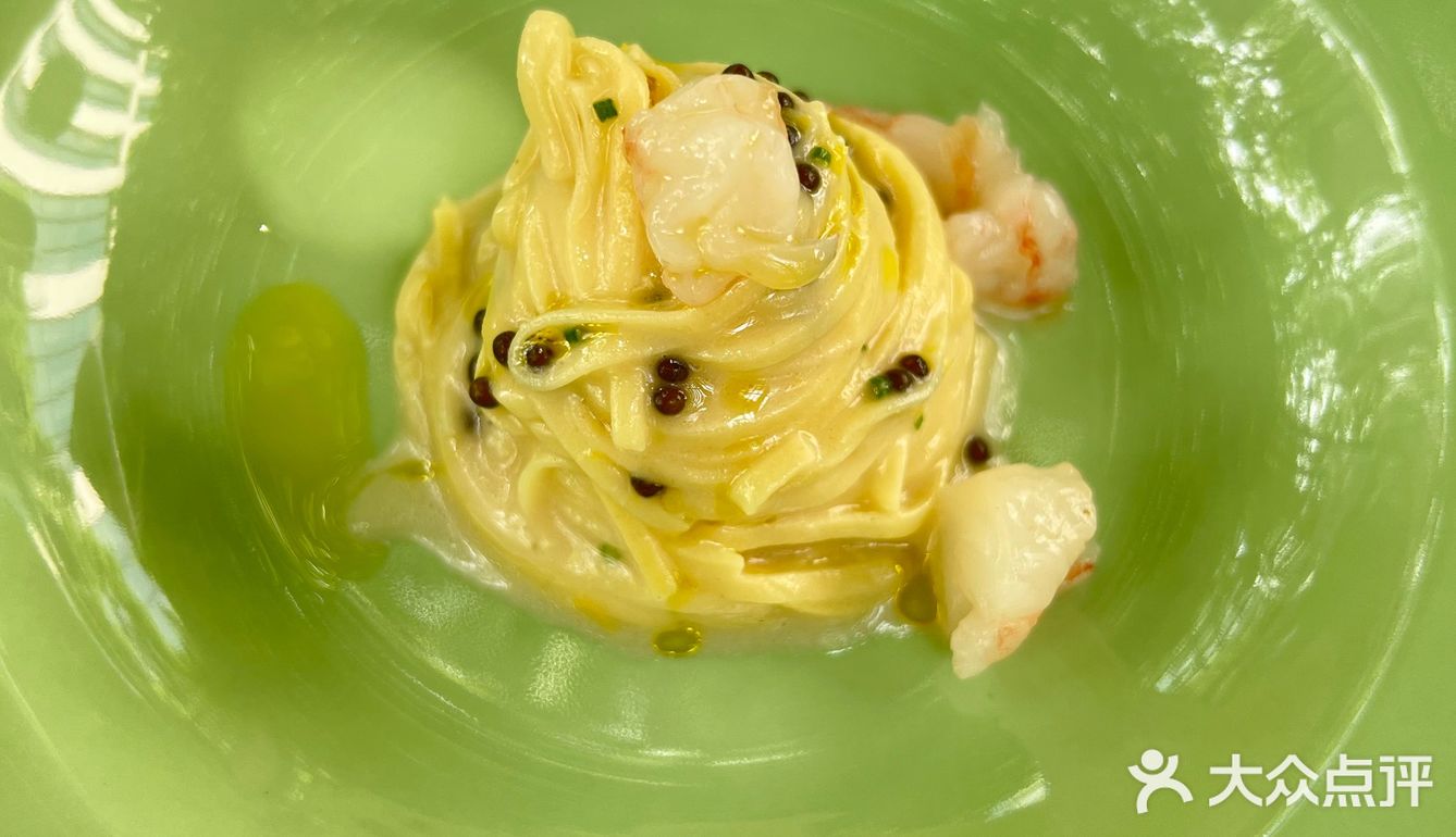 谁能懂,夏天的中午在户外享受美食的乐趣!