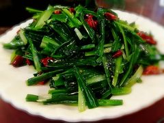炒大韭菜-八角楼农庄